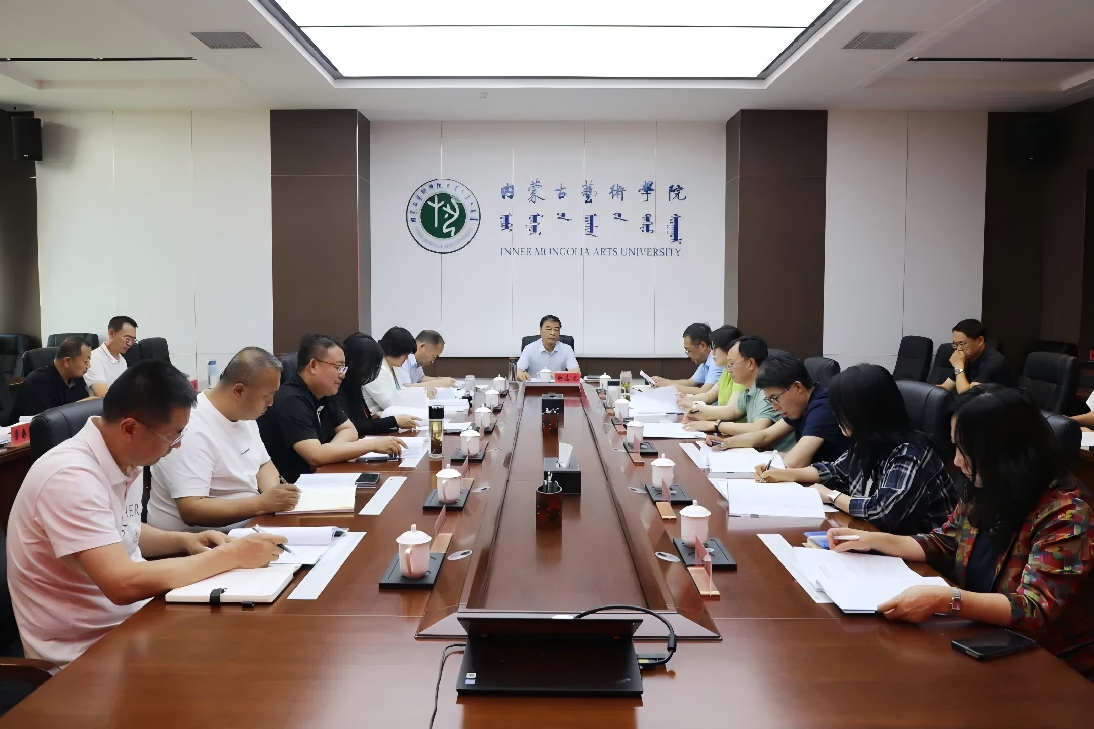 我校召開深入貫徹中央八項規定精神學習教育專題黨課暨黨委理論...